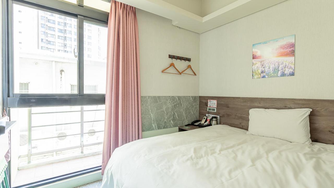 九九商旅 Hotel Taichung Exterior photo