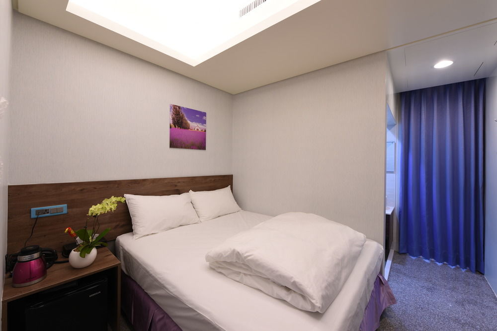 九九商旅 Hotel Taichung Exterior photo